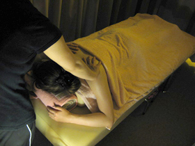 アロマトリートメント施術風景