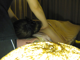 アロマトリートメント施術風景