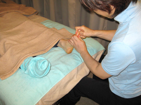 足つぼ＆タイ古式マッサージ施術風景